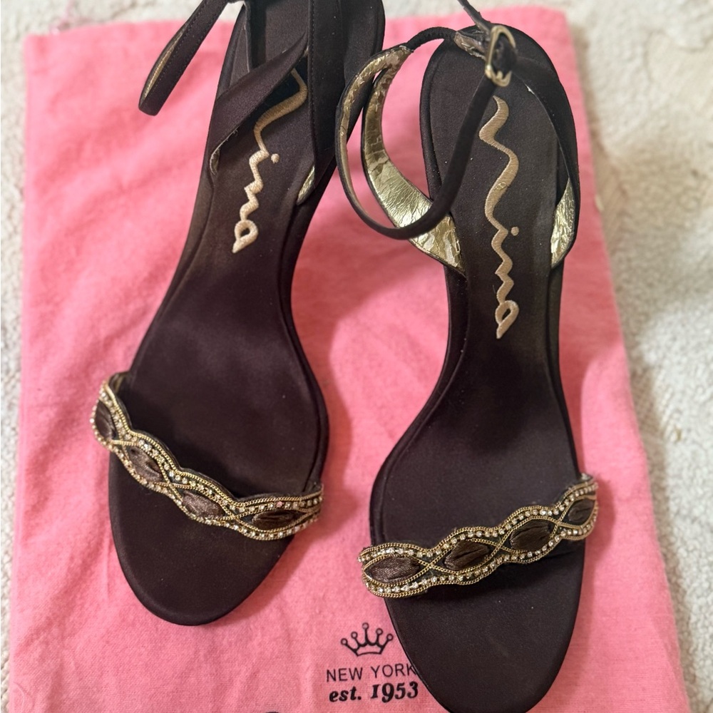 Nina Brown Heels with Elegant Design